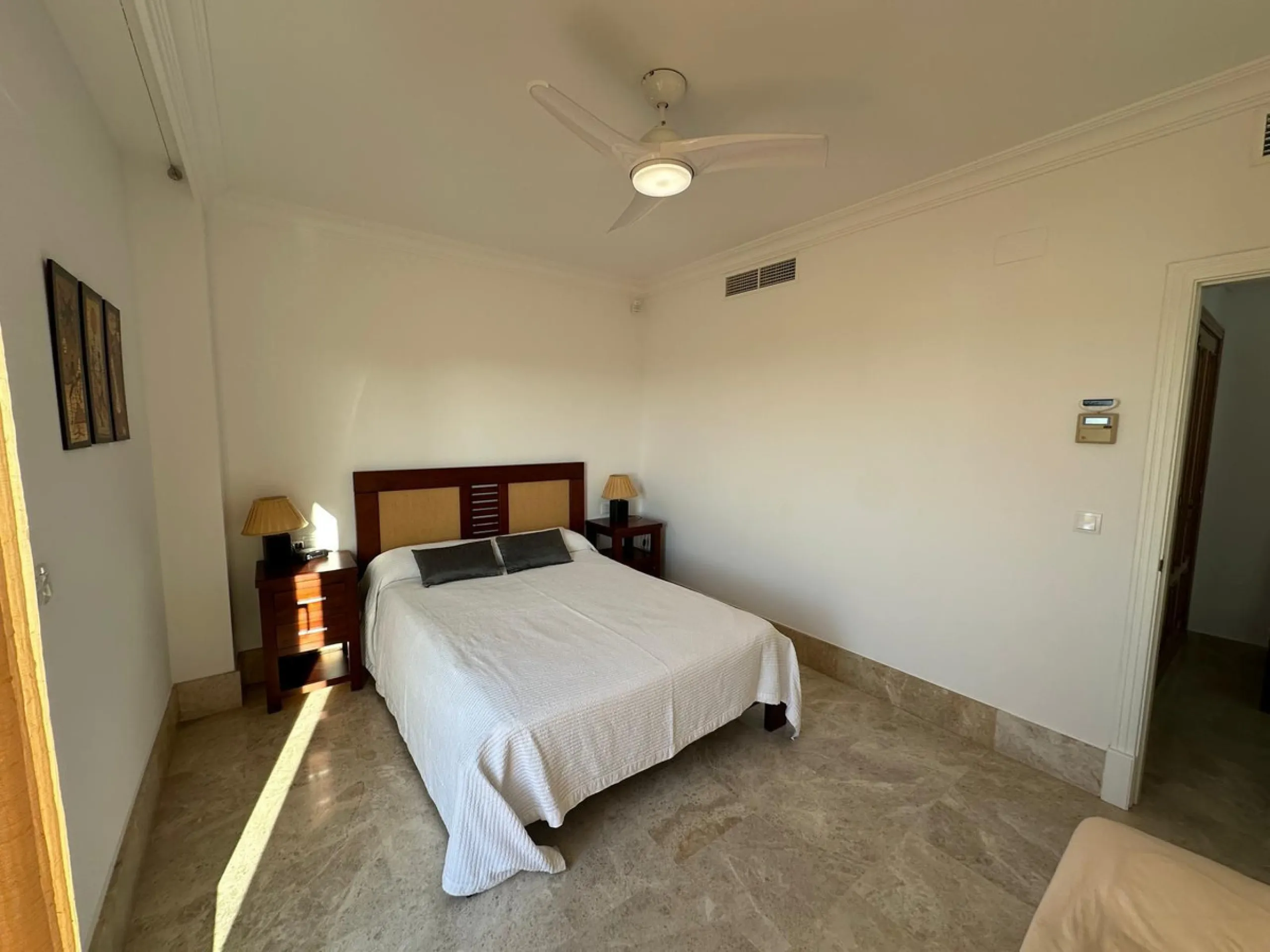 House - Townhouse в продаже в Marbella, Málaga. В доме 4 спален и 4 ванных комнат. Площадь дома 170 м²