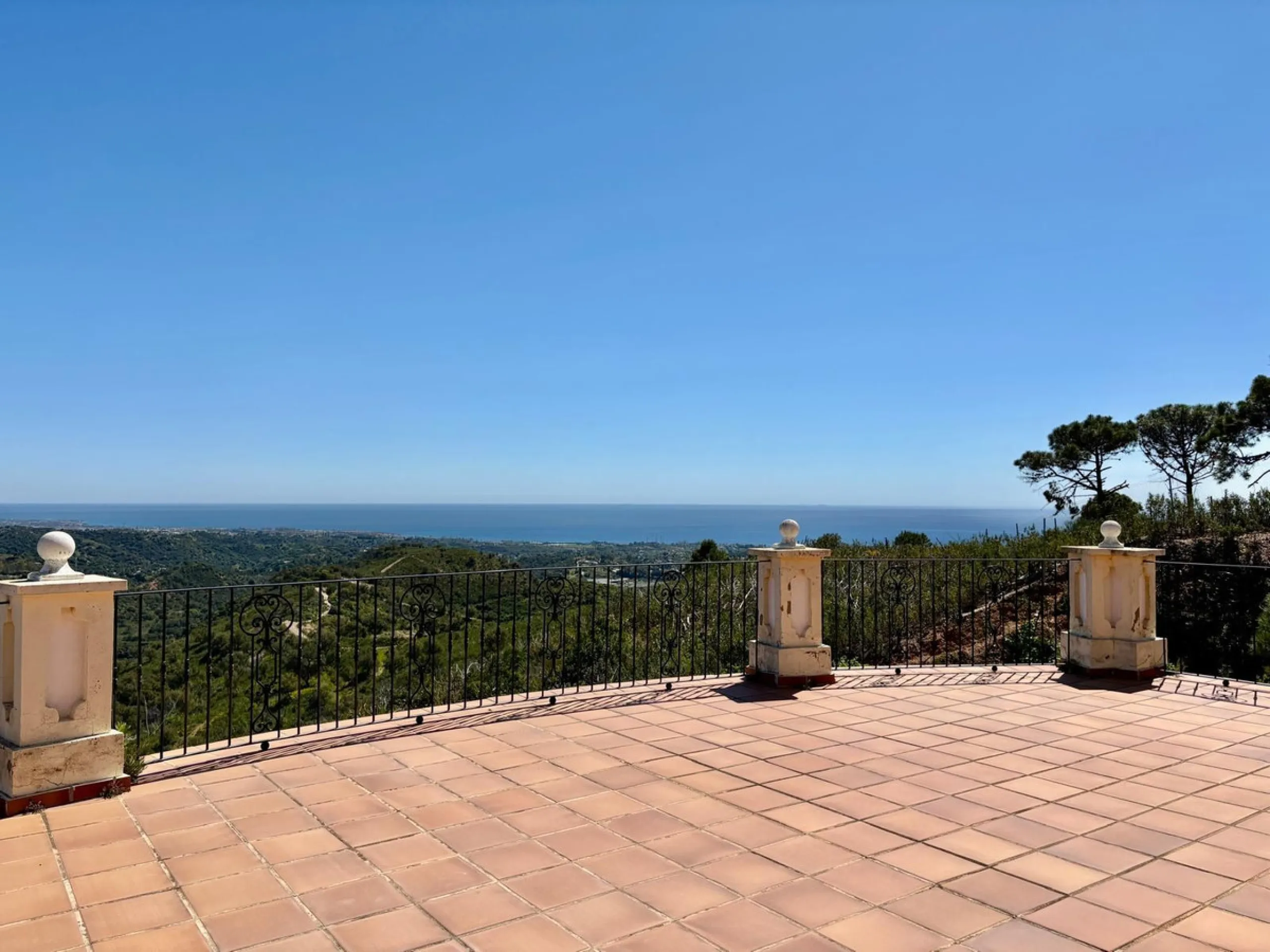 Stunning Villa with Sea and Mountain Views in Forest Hills (Estepona)