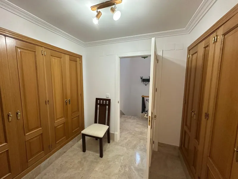House - Townhouse в продаже в Marbella, Málaga. В доме 4 спален и 4 ванных комнат. Площадь дома 170 м²