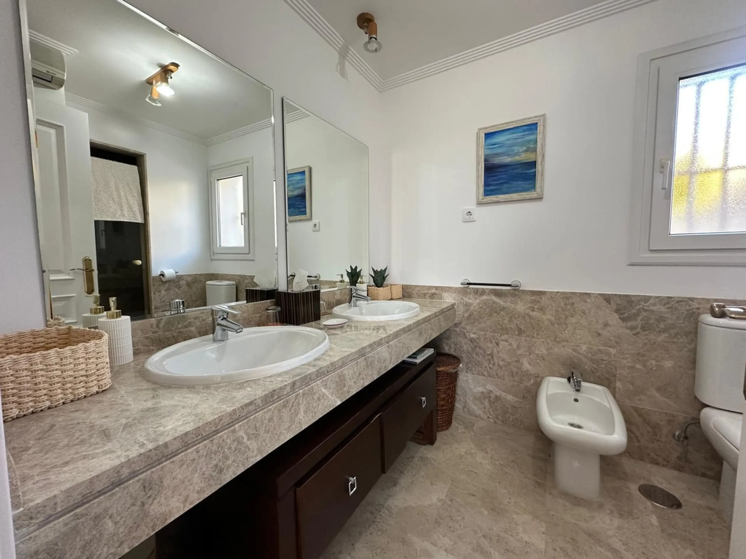 House - Townhouse в продаже в Marbella, Málaga. В доме 4 спален и 4 ванных комнат. Площадь дома 170 м²