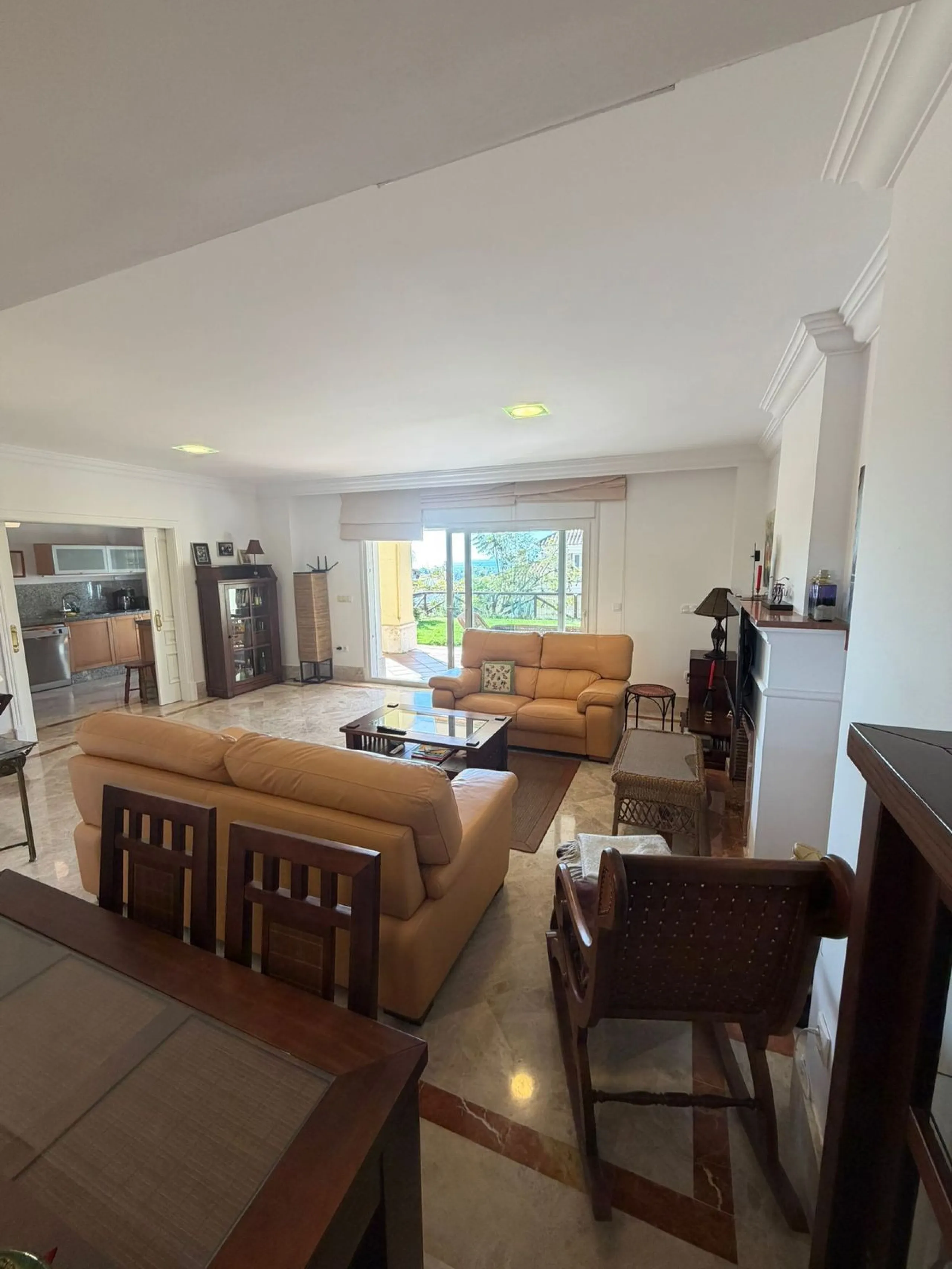 House - Townhouse в продаже в Marbella, Málaga. В доме 4 спален и 4 ванных комнат. Площадь дома 170 м²