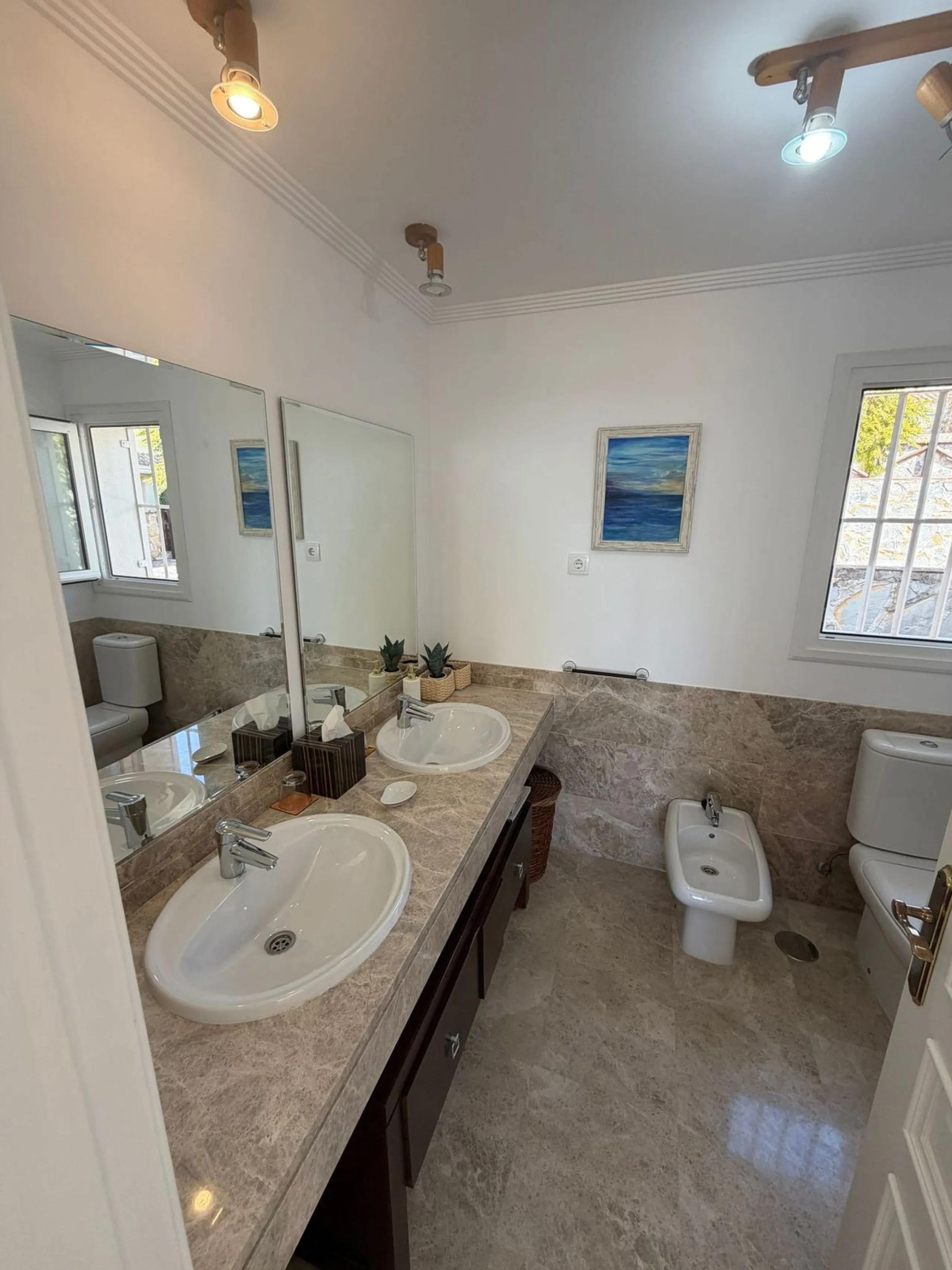 House - Townhouse в продаже в Marbella, Málaga. В доме 4 спален и 4 ванных комнат. Площадь дома 170 м²