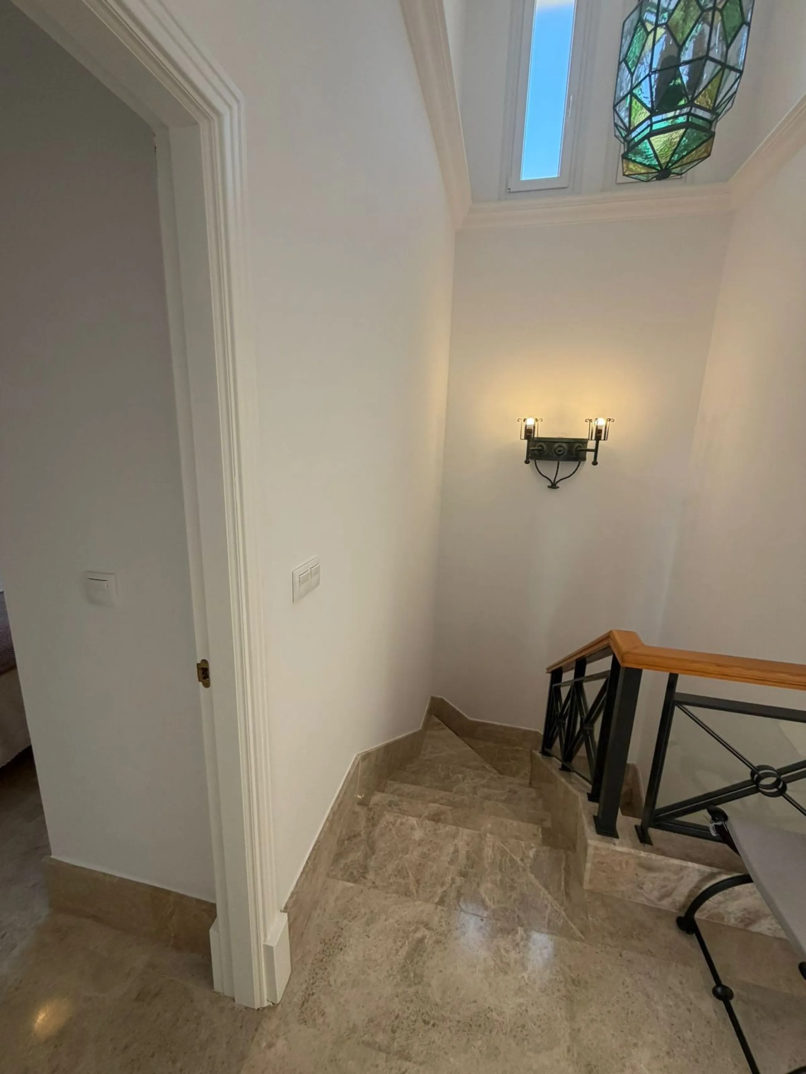House - Townhouse в продаже в Marbella, Málaga. В доме 4 спален и 4 ванных комнат. Площадь дома 170 м²