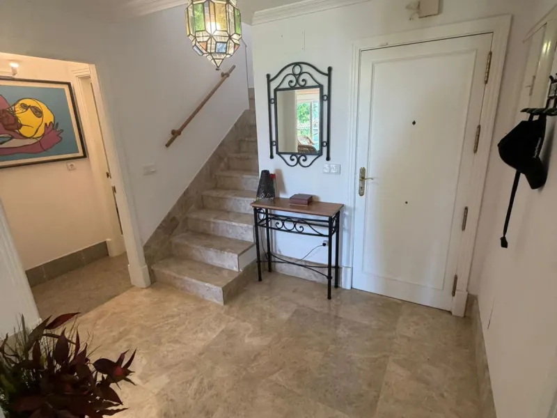 House - Townhouse в продаже в Marbella, Málaga. В доме 4 спален и 4 ванных комнат. Площадь дома 170 м²