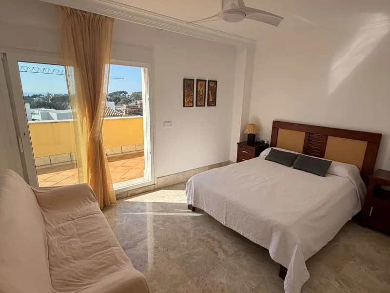 House - Townhouse в продаже в Marbella, Málaga. В доме 4 спален и 4 ванных комнат. Площадь дома 170 м²