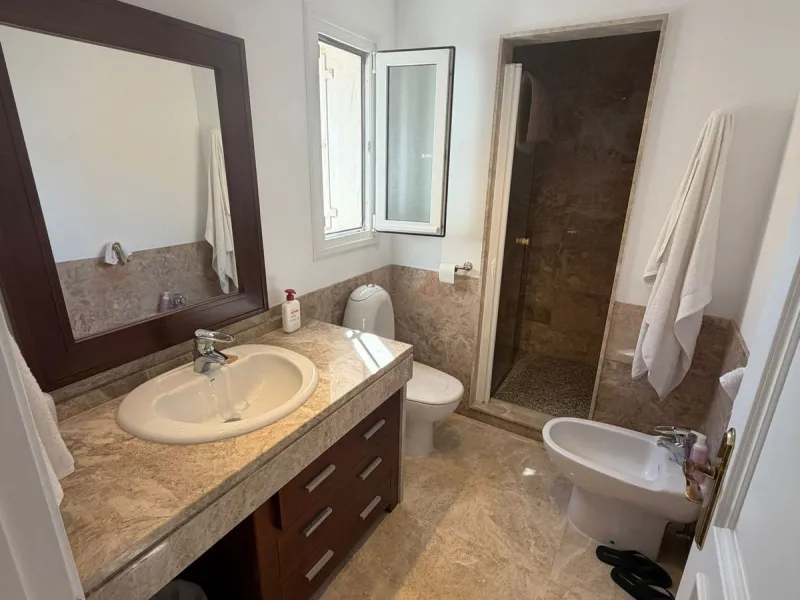 House - Townhouse в продаже в Marbella, Málaga. В доме 4 спален и 4 ванных комнат. Площадь дома 170 м²