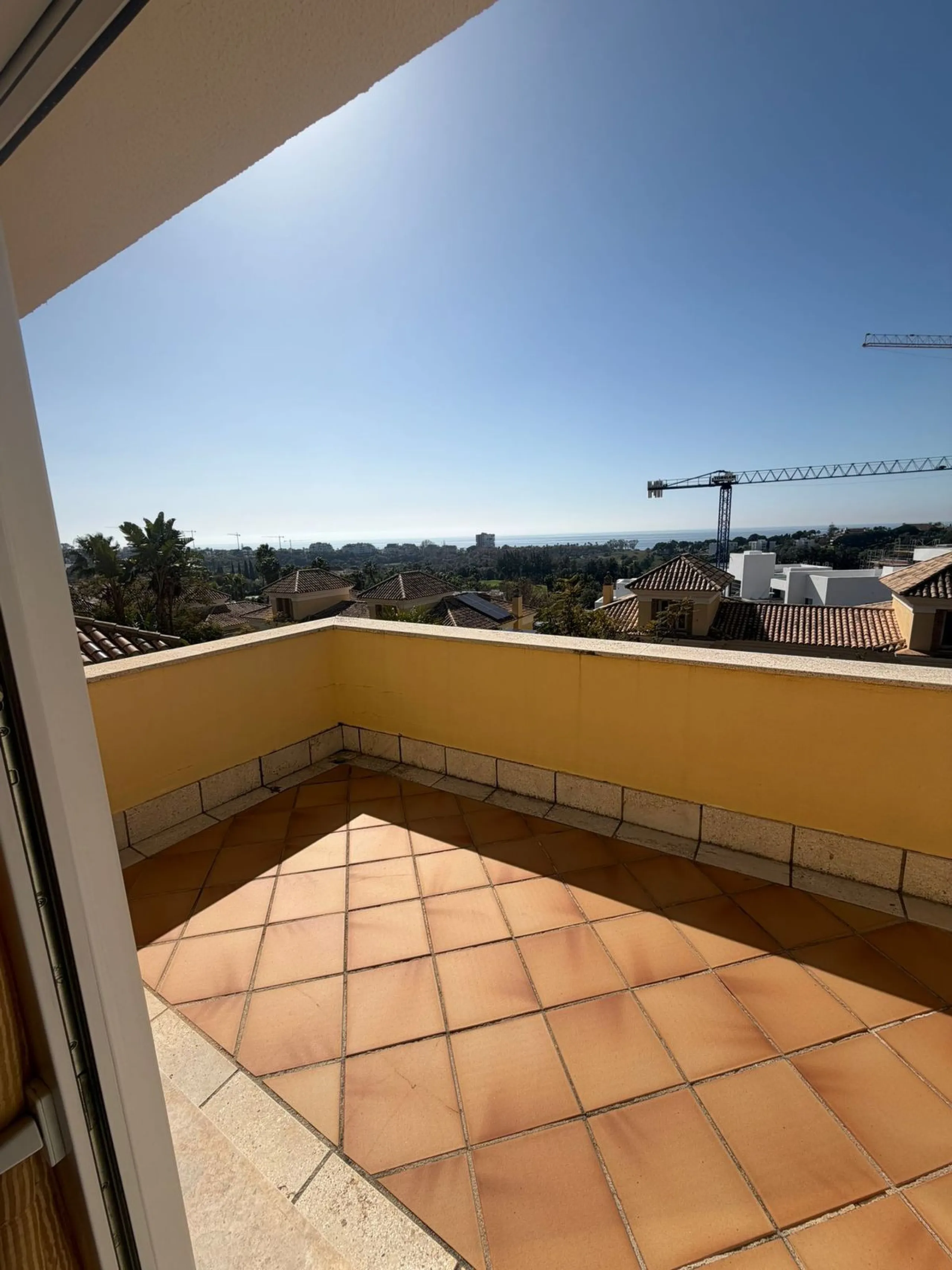 House - Townhouse в продаже в Marbella, Málaga. В доме 4 спален и 4 ванных комнат. Площадь дома 170 м²