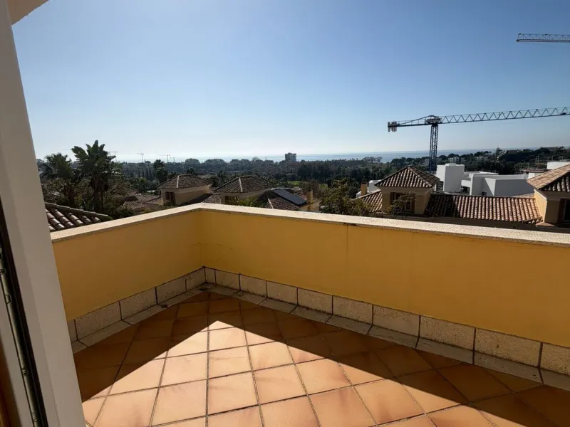 House - Townhouse в продаже в Marbella, Málaga. В доме 4 спален и 4 ванных комнат. Площадь дома 170 м²