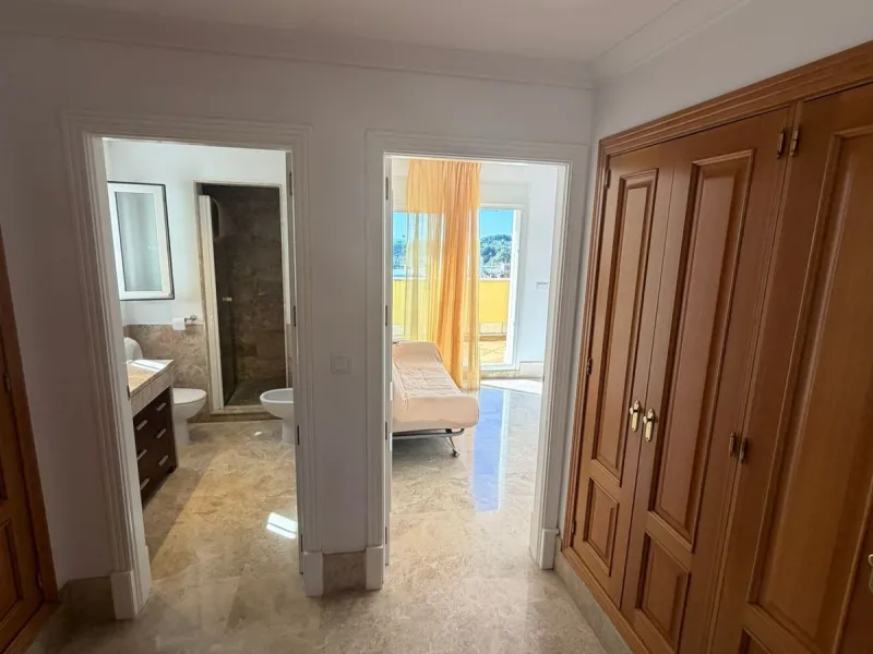 House - Townhouse в продаже в Marbella, Málaga. В доме 4 спален и 4 ванных комнат. Площадь дома 170 м²