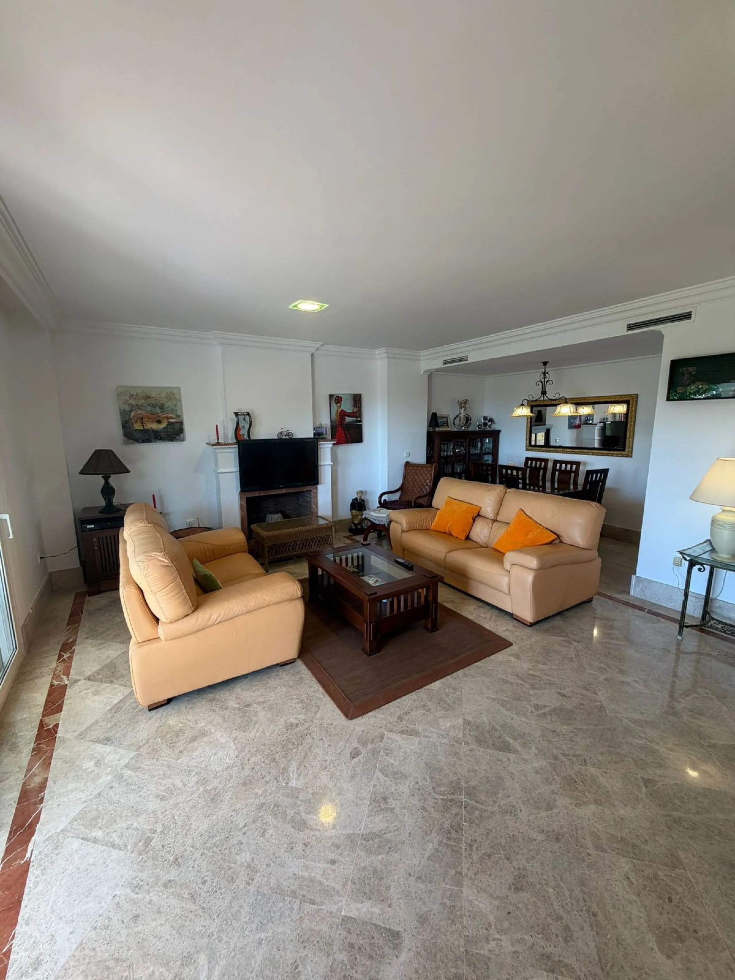 House - Townhouse в продаже в Marbella, Málaga. В доме 4 спален и 4 ванных комнат. Площадь дома 170 м²