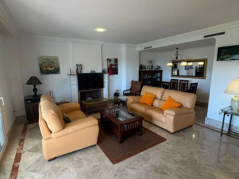 House - Townhouse в продаже в Marbella, Málaga. В доме 4 спален и 4 ванных комнат. Площадь дома 170 м²