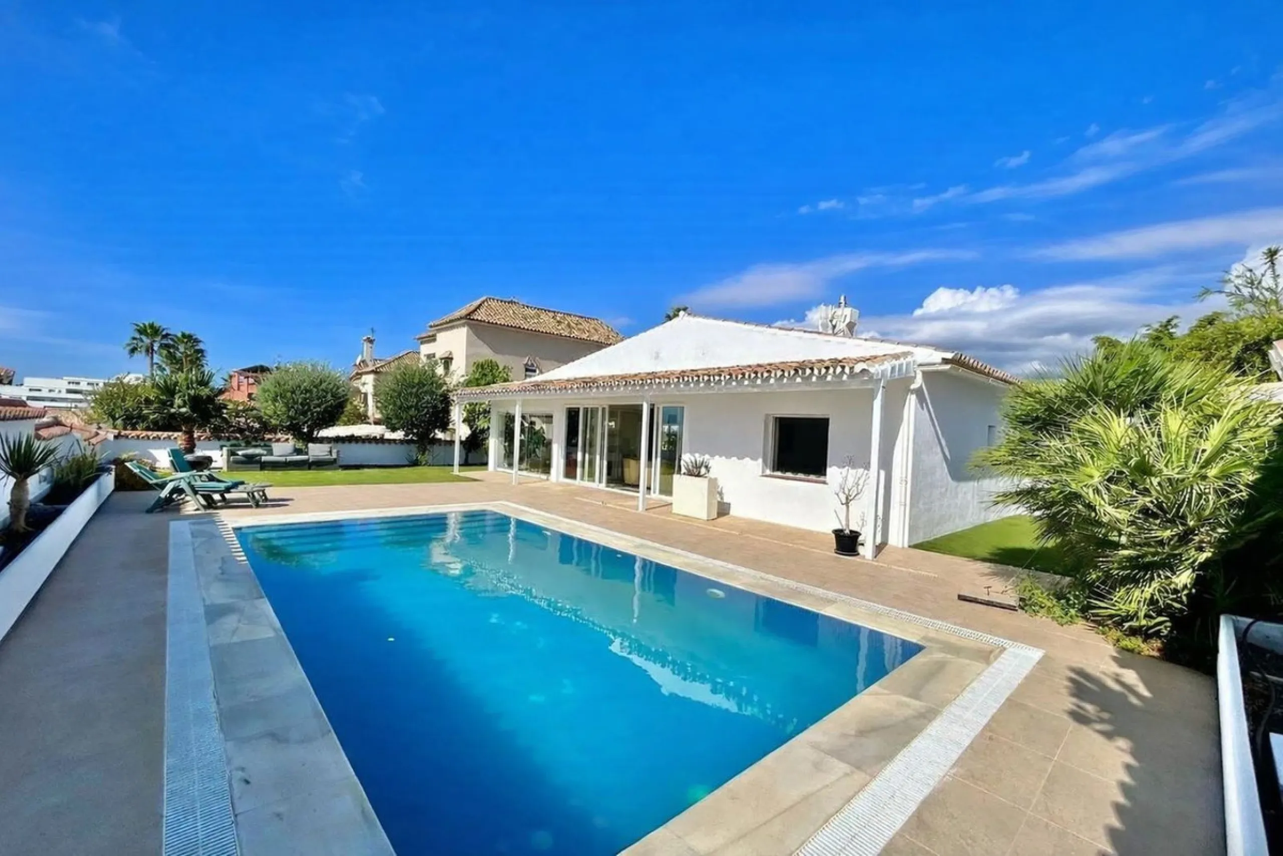 Detached Villa for Sale in San Pedro de Alcántara – Luxury Living Walking Distance to Beach & Town