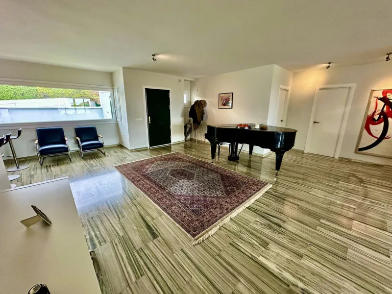 Detached Villa for Sale in San Pedro de Alcántara – Luxury Living Walking Distance to Beach & Town