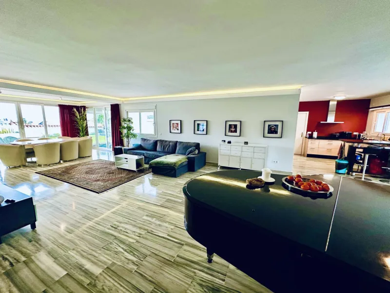 Detached Villa for Sale in San Pedro de Alcántara – Luxury Living Walking Distance to Beach & Town