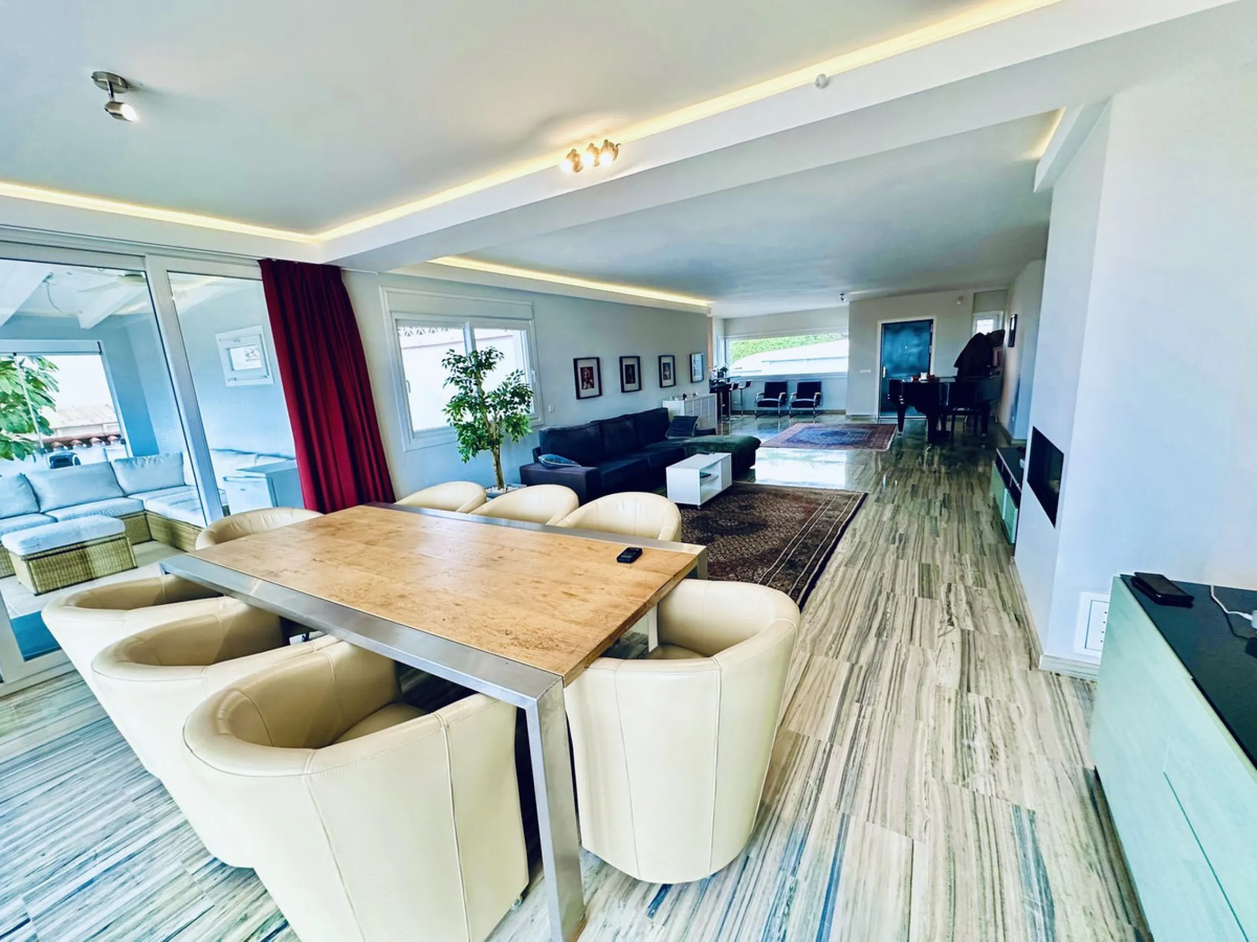 Detached Villa for Sale in San Pedro de Alcántara – Luxury Living Walking Distance to Beach & Town