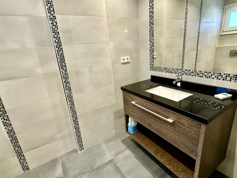 Detached Villa for Sale in San Pedro de Alcántara – Luxury Living Walking Distance to Beach & Town