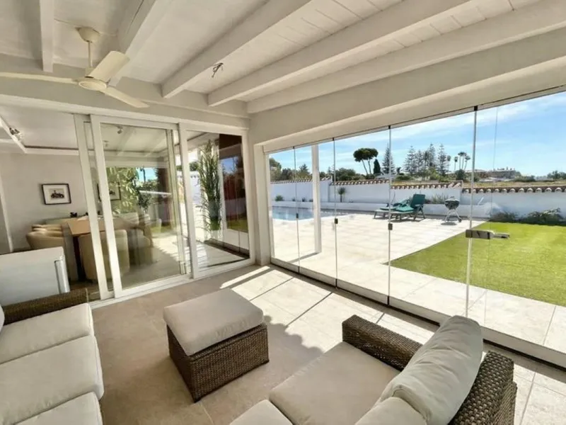 Detached Villa for Sale in San Pedro de Alcántara – Luxury Living Walking Distance to Beach & Town