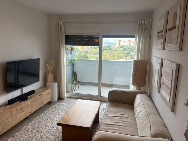 Bright apartment for sale located on the seventh floor of the Wellingtonia residential complex, one of the most sought-after areas of Estepona. A modern property, built in 2023, combining comfort, open views and an excellent location.
