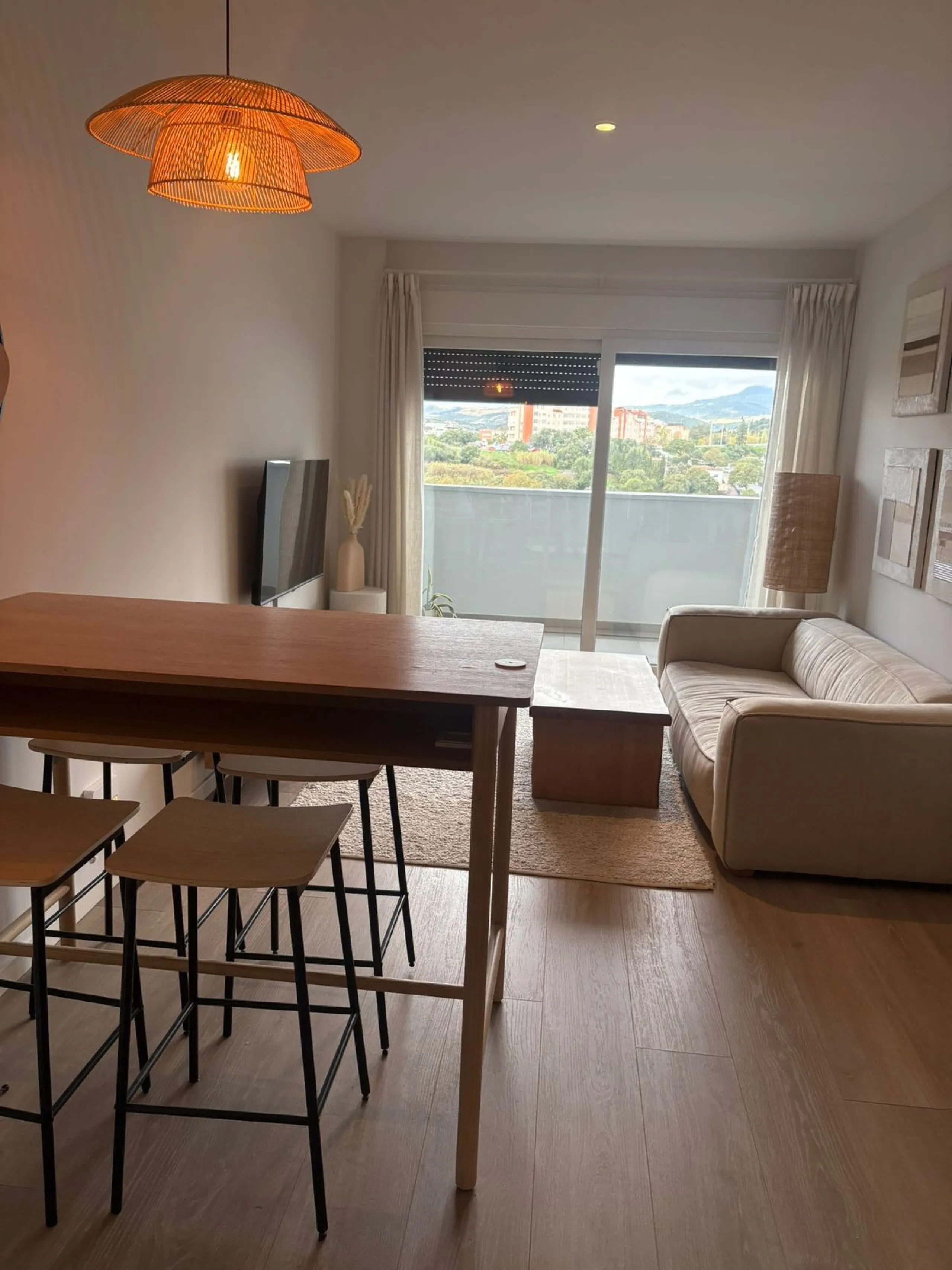 Apartment - Middle Floor Apartment в продаже в Estepona, Málaga. В доме 2 спален и 2 ванных комнат. Площадь дома 99 м²