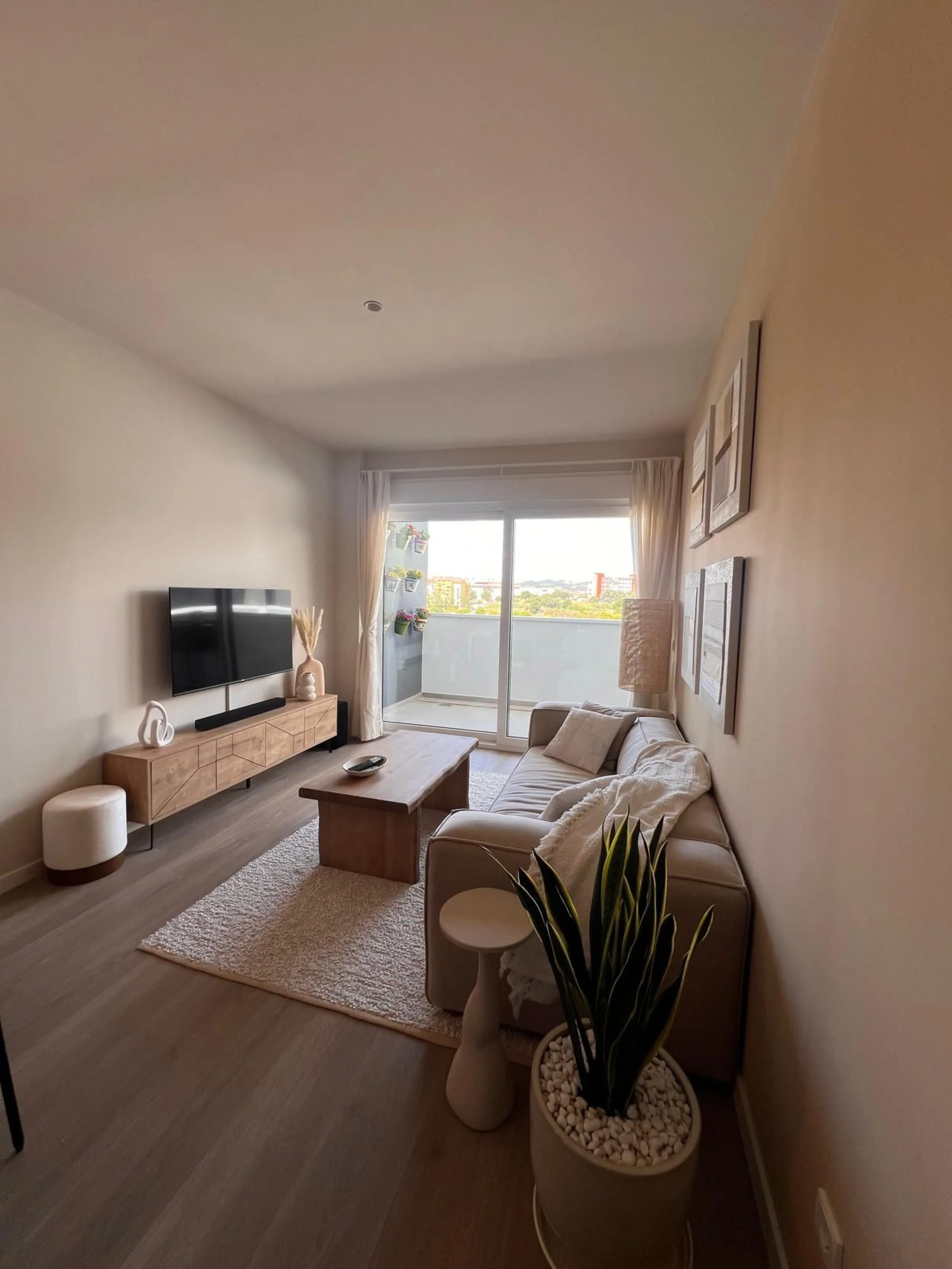 Apartment - Middle Floor Apartment в продаже в Estepona, Málaga. В доме 2 спален и 2 ванных комнат. Площадь дома 99 м²