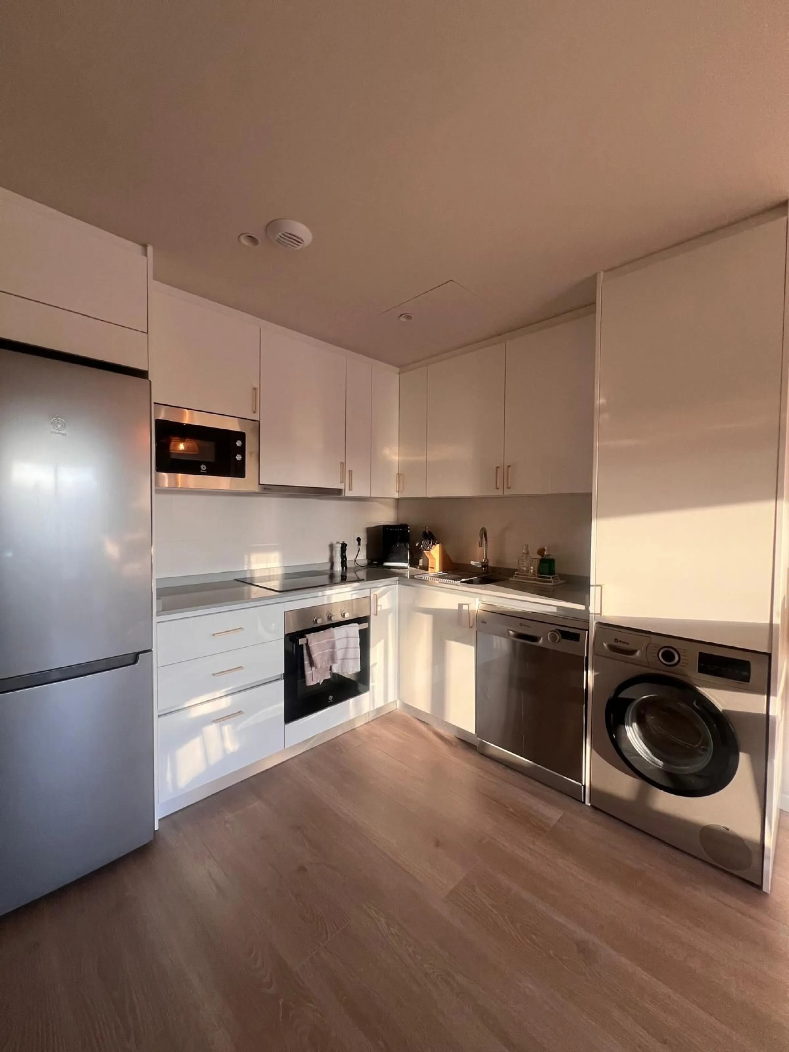 Apartment - Middle Floor Apartment в продаже в Estepona, Málaga. В доме 2 спален и 2 ванных комнат. Площадь дома 99 м²