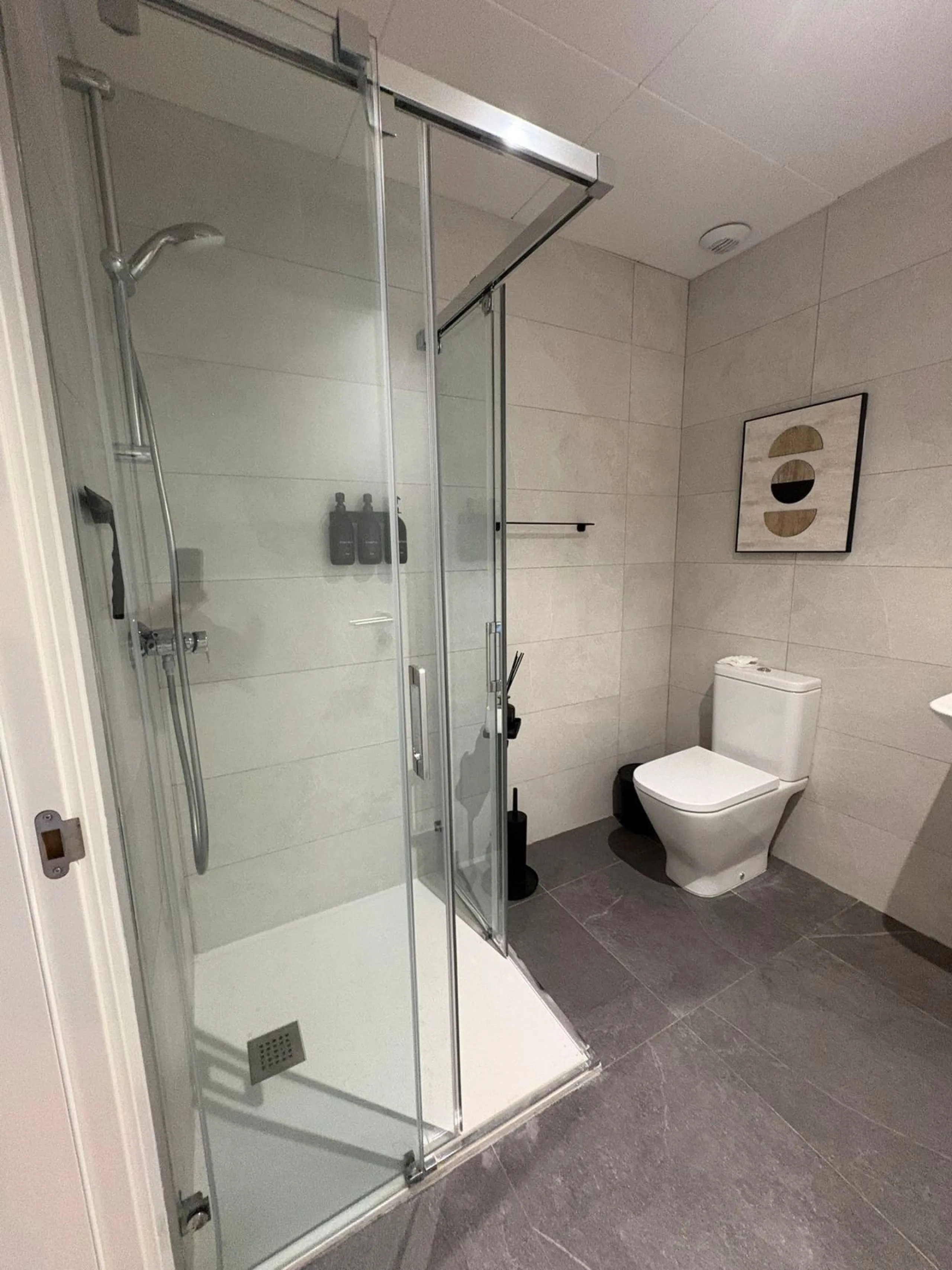 Apartment - Middle Floor Apartment в продаже в Estepona, Málaga. В доме 2 спален и 2 ванных комнат. Площадь дома 99 м²