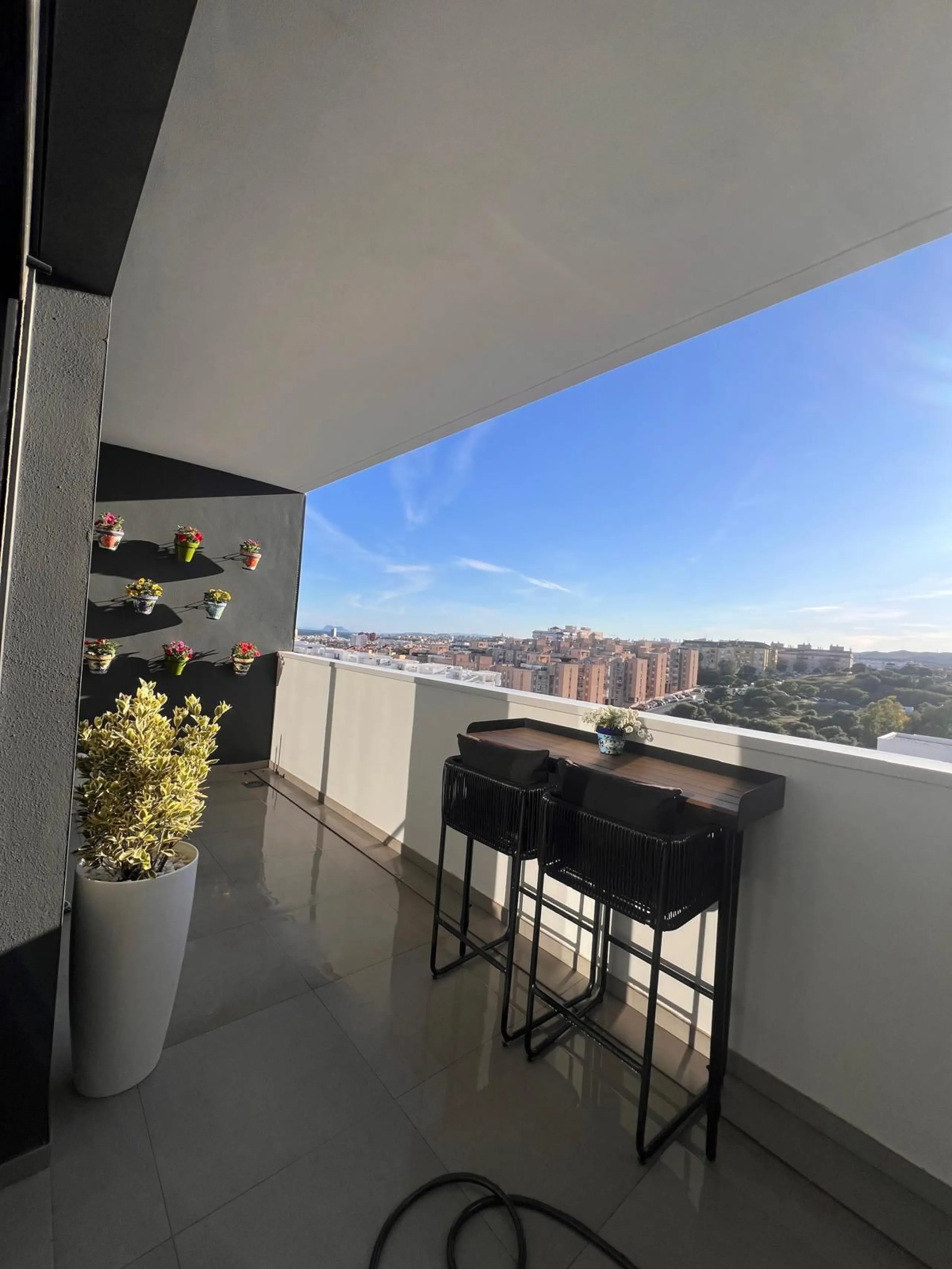 Apartment - Middle Floor Apartment в продаже в Estepona, Málaga. В доме 2 спален и 2 ванных комнат. Площадь дома 99 м²