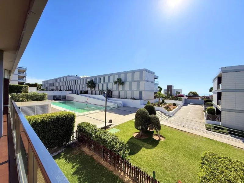 EXCLUSIVE LUXURY APARTMENT WITH LARGE TERRACE AND SEA VIEWS IN A PRIVATE RESIDENTIAL COMPLEX