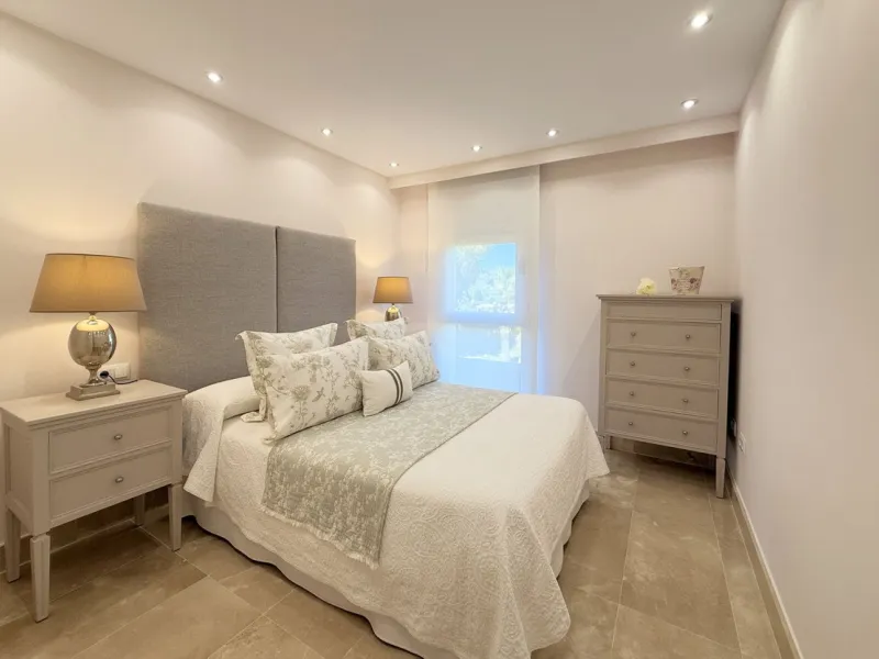EXCLUSIVE LUXURY APARTMENT WITH LARGE TERRACE AND SEA VIEWS IN A PRIVATE RESIDENTIAL COMPLEX