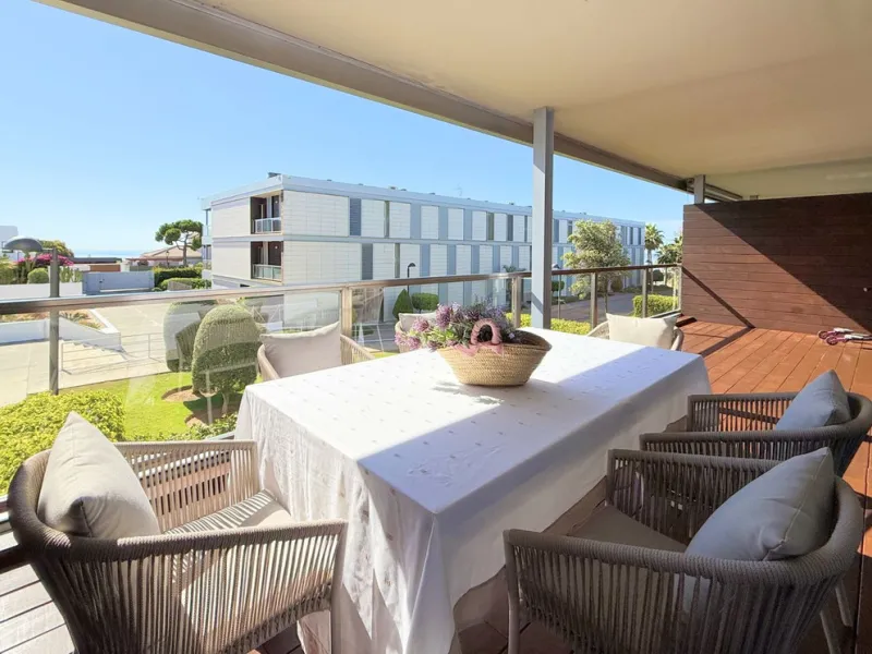 EXCLUSIVE LUXURY APARTMENT WITH LARGE TERRACE AND SEA VIEWS IN A PRIVATE RESIDENTIAL COMPLEX