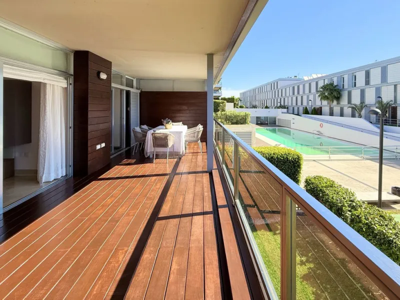 EXCLUSIVE LUXURY APARTMENT WITH LARGE TERRACE AND SEA VIEWS IN A PRIVATE RESIDENTIAL COMPLEX