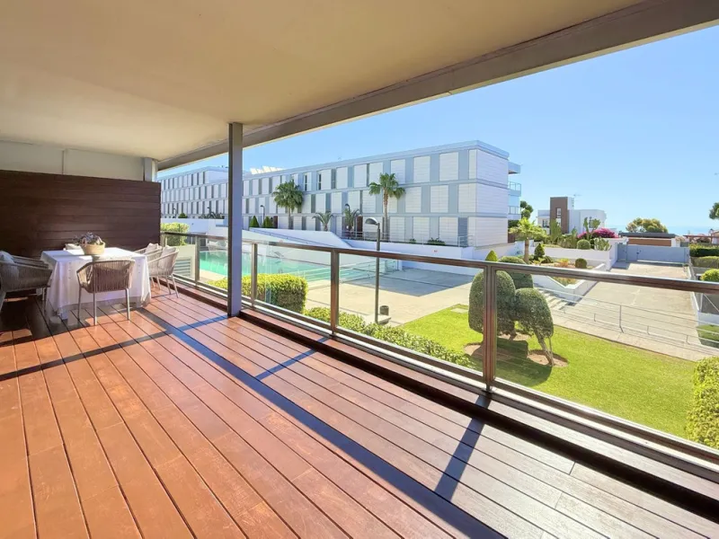 EXCLUSIVE LUXURY APARTMENT WITH LARGE TERRACE AND SEA VIEWS IN A PRIVATE RESIDENTIAL COMPLEX
