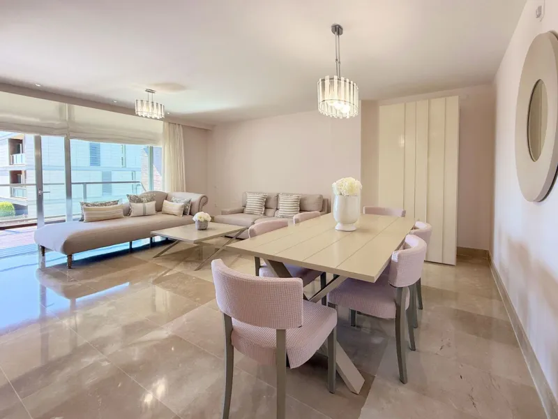 EXCLUSIVE LUXURY APARTMENT WITH LARGE TERRACE AND SEA VIEWS IN A PRIVATE RESIDENTIAL COMPLEX