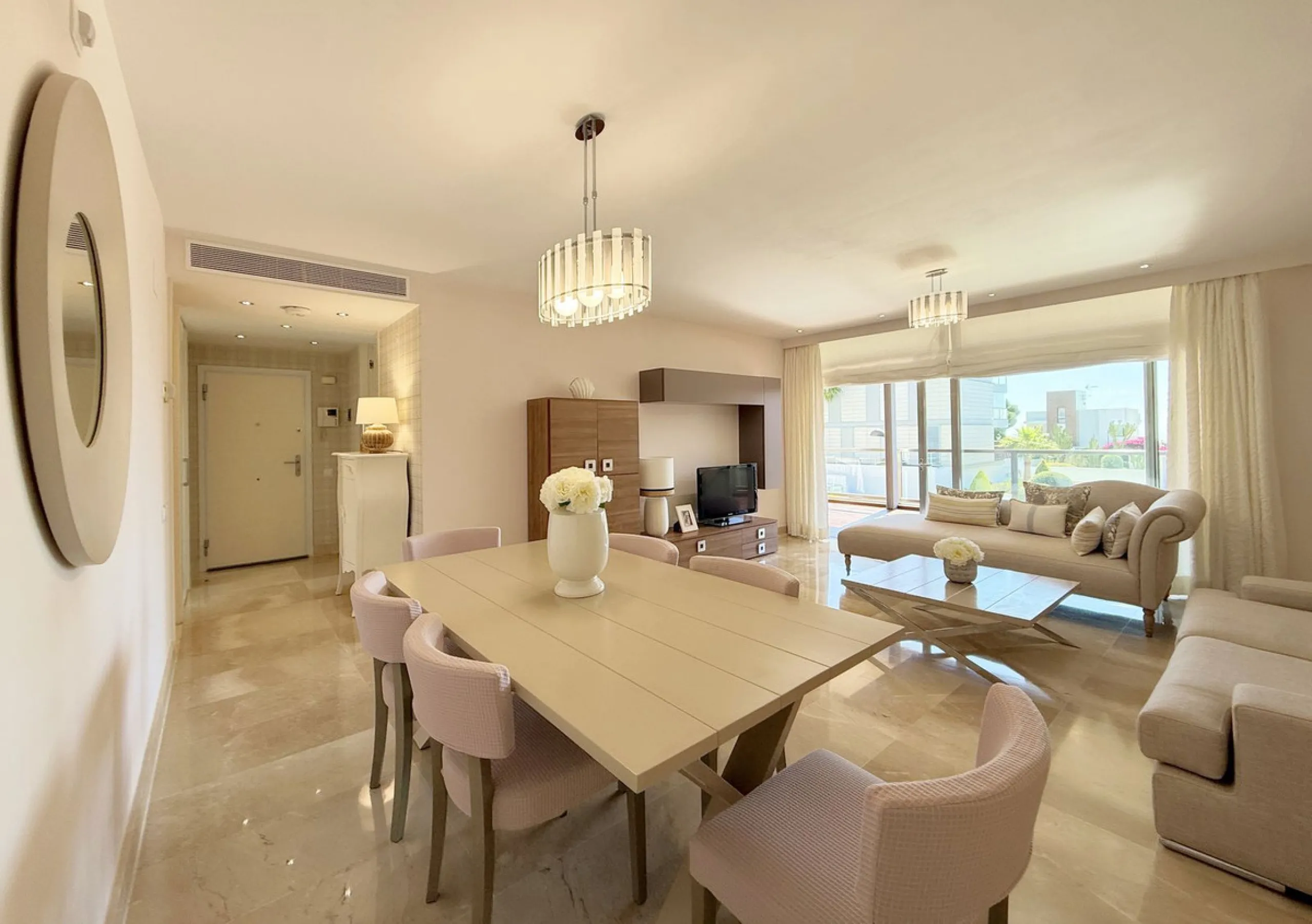 EXCLUSIVE LUXURY APARTMENT WITH LARGE TERRACE AND SEA VIEWS IN A PRIVATE RESIDENTIAL COMPLEX
