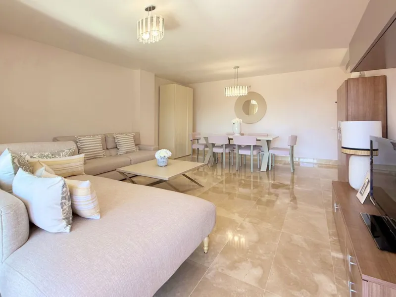 EXCLUSIVE LUXURY APARTMENT WITH LARGE TERRACE AND SEA VIEWS IN A PRIVATE RESIDENTIAL COMPLEX