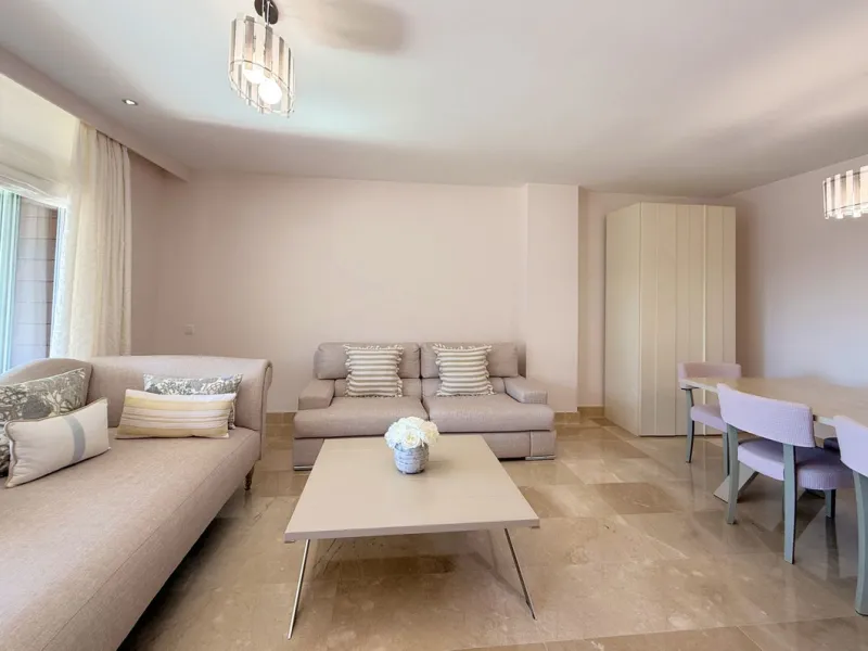 EXCLUSIVE LUXURY APARTMENT WITH LARGE TERRACE AND SEA VIEWS IN A PRIVATE RESIDENTIAL COMPLEX