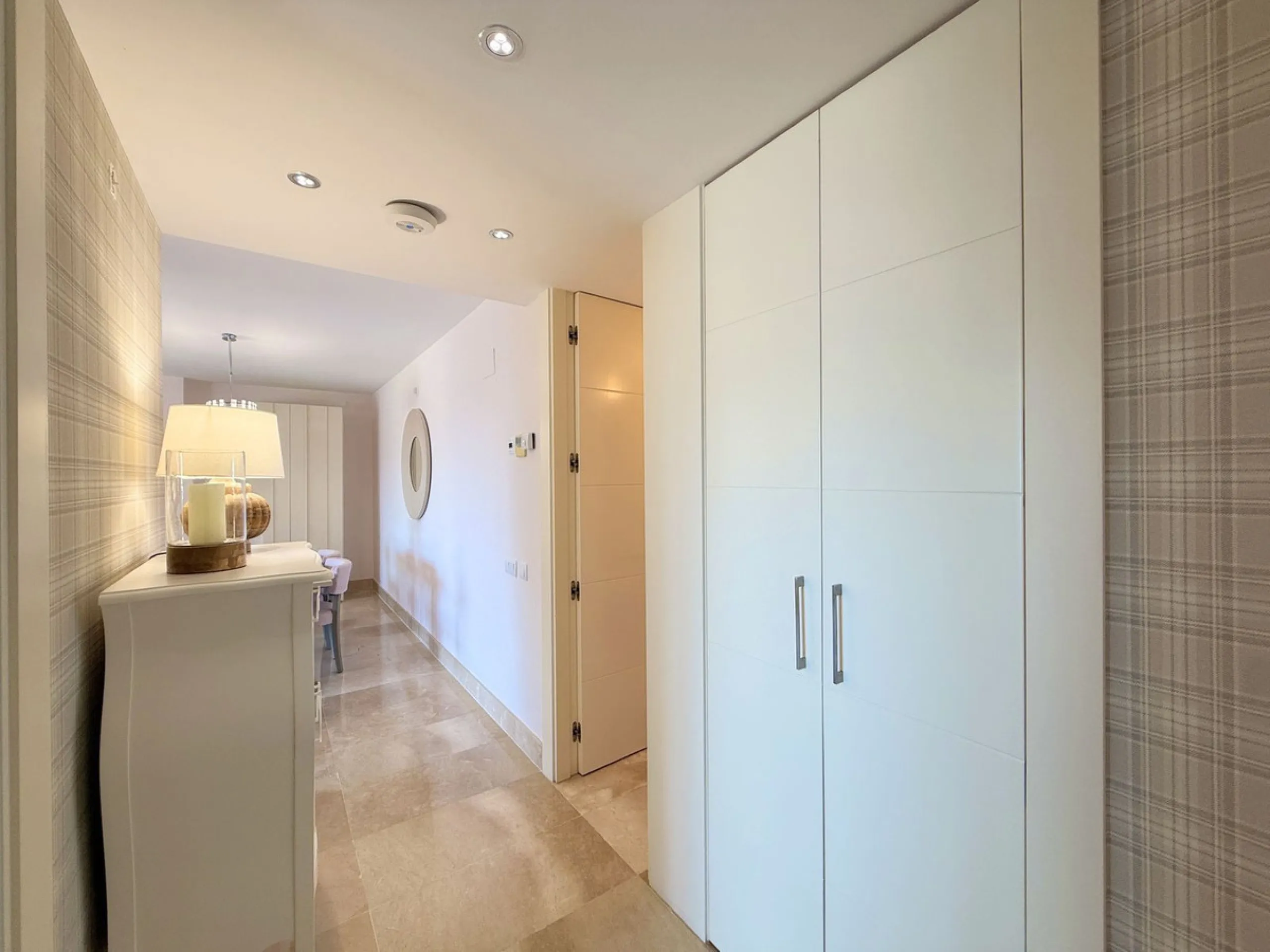 EXCLUSIVE LUXURY APARTMENT WITH LARGE TERRACE AND SEA VIEWS IN A PRIVATE RESIDENTIAL COMPLEX