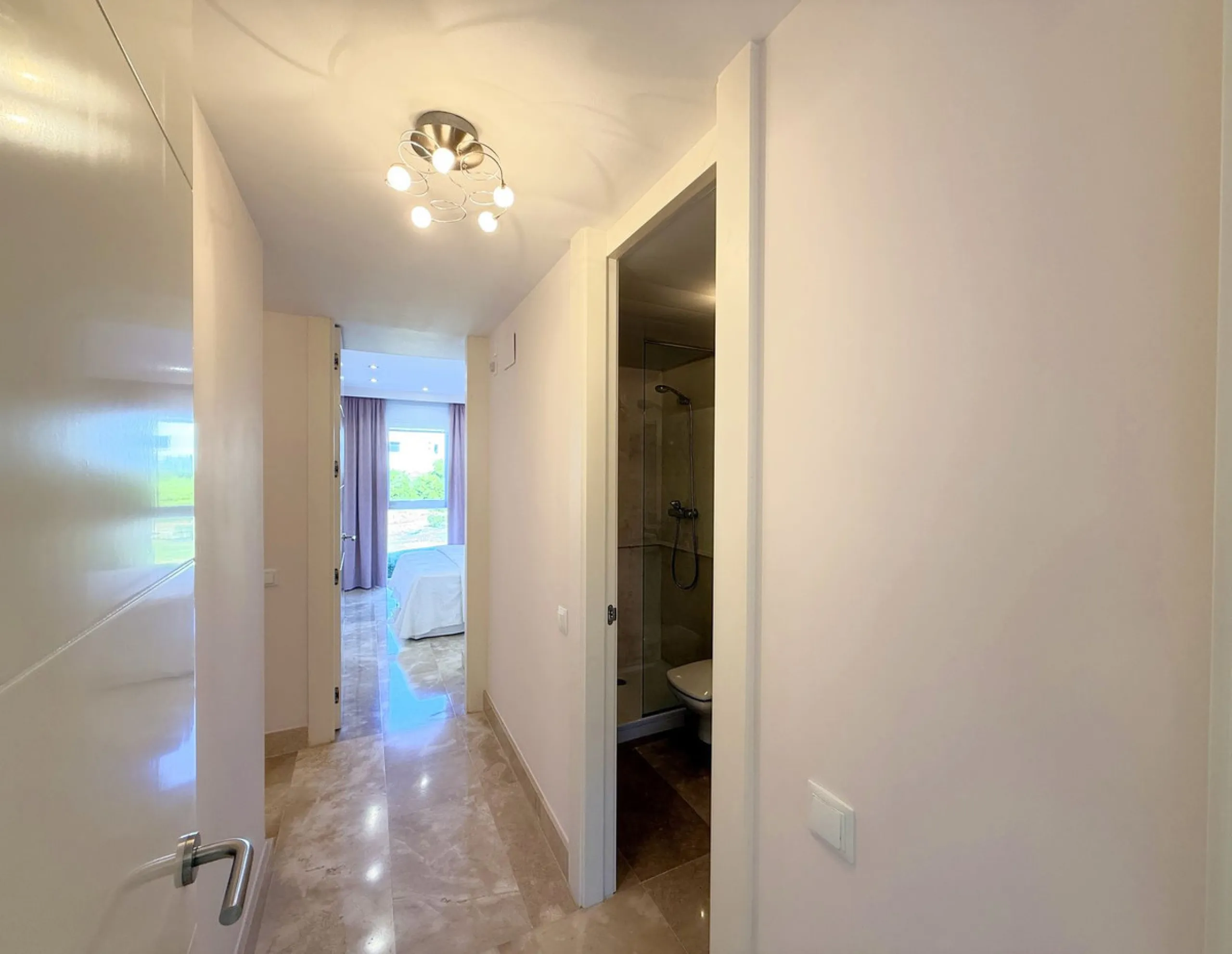 EXCLUSIVE LUXURY APARTMENT WITH LARGE TERRACE AND SEA VIEWS IN A PRIVATE RESIDENTIAL COMPLEX