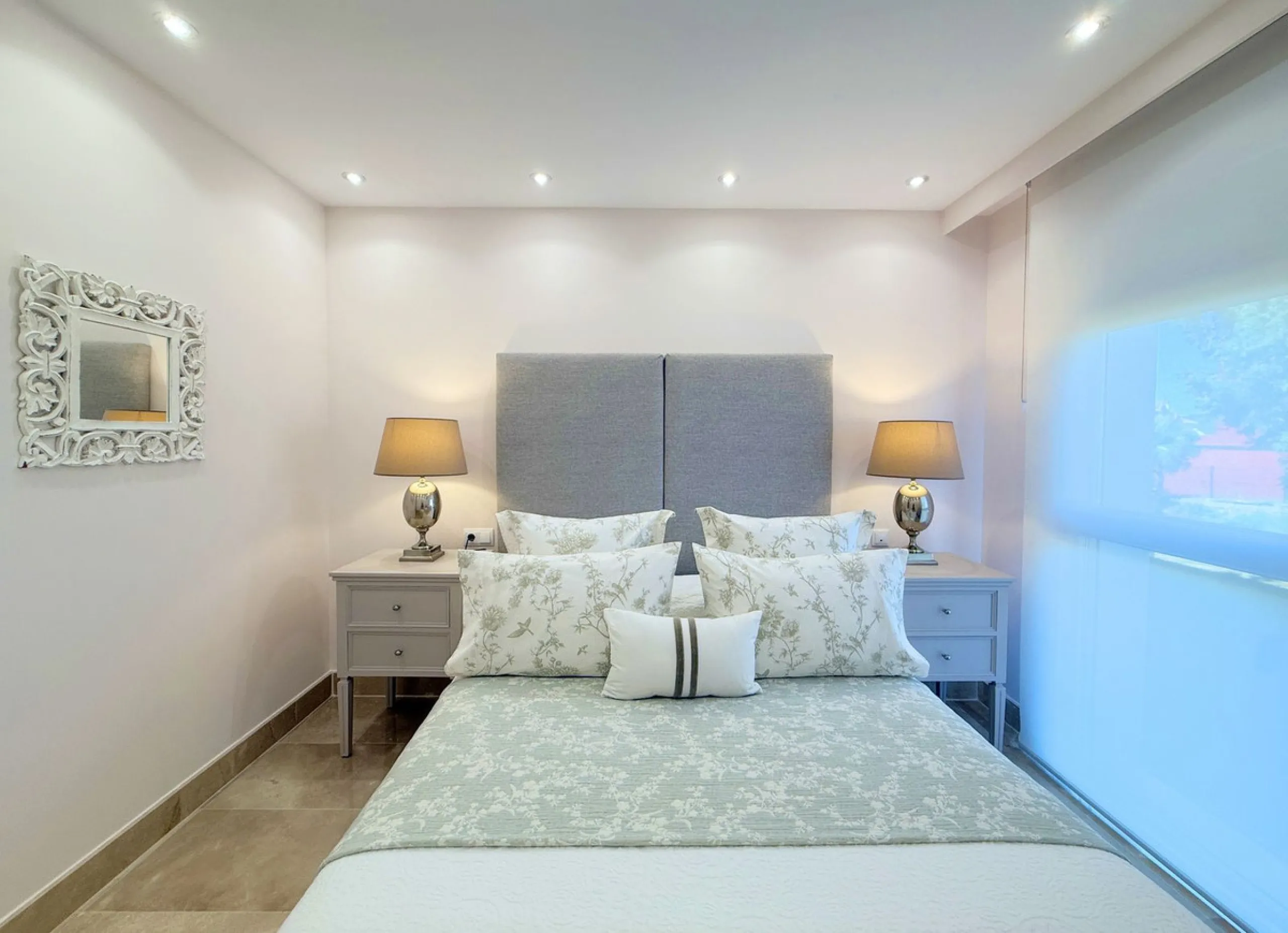 EXCLUSIVE LUXURY APARTMENT WITH LARGE TERRACE AND SEA VIEWS IN A PRIVATE RESIDENTIAL COMPLEX