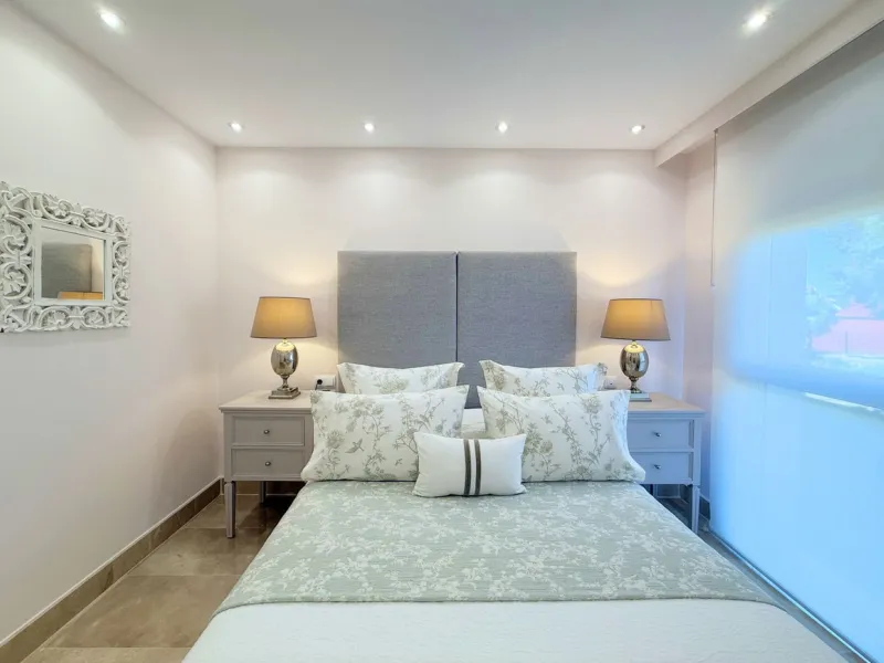 EXCLUSIVE LUXURY APARTMENT WITH LARGE TERRACE AND SEA VIEWS IN A PRIVATE RESIDENTIAL COMPLEX