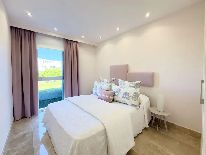 EXCLUSIVE LUXURY APARTMENT WITH LARGE TERRACE AND SEA VIEWS IN A PRIVATE RESIDENTIAL COMPLEX