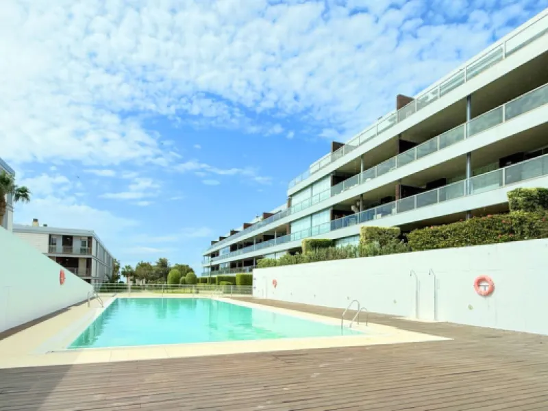 EXCLUSIVE LUXURY APARTMENT WITH LARGE TERRACE AND SEA VIEWS IN A PRIVATE RESIDENTIAL COMPLEX