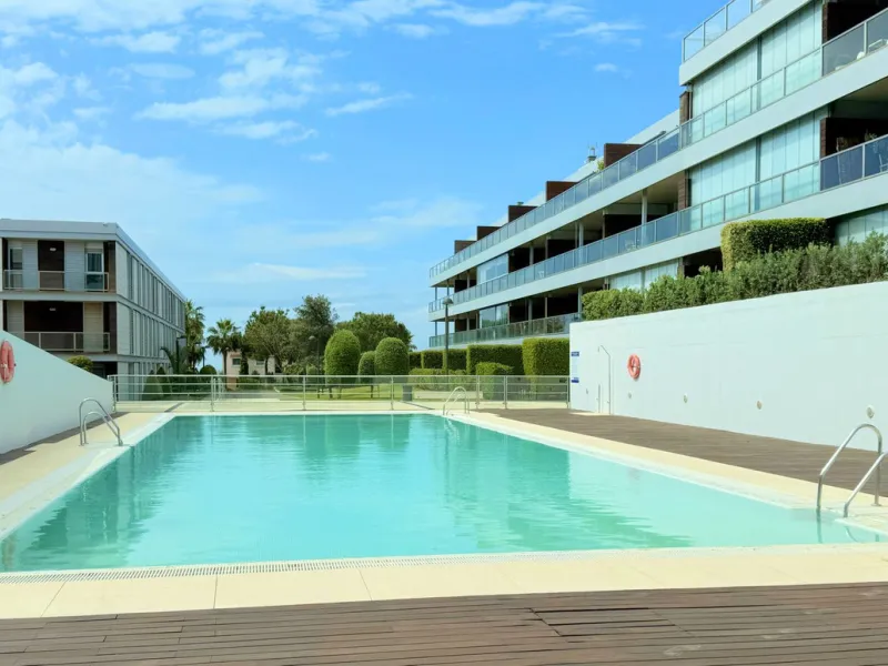 EXCLUSIVE LUXURY APARTMENT WITH LARGE TERRACE AND SEA VIEWS IN A PRIVATE RESIDENTIAL COMPLEX