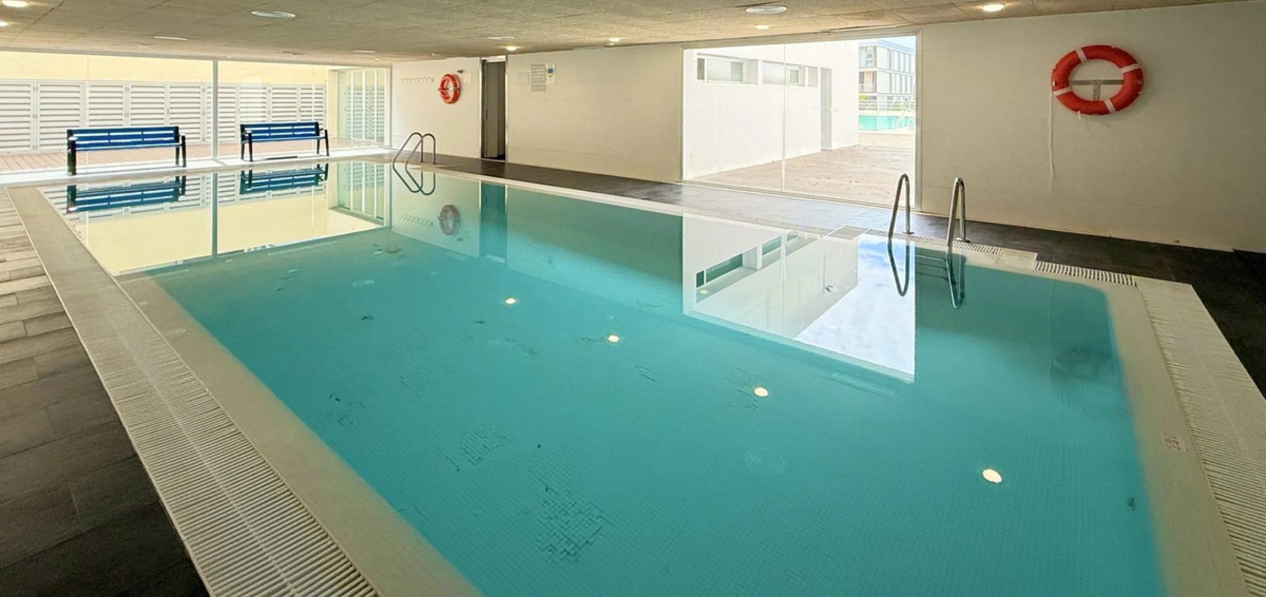 EXCLUSIVE LUXURY APARTMENT WITH LARGE TERRACE AND SEA VIEWS IN A PRIVATE RESIDENTIAL COMPLEX