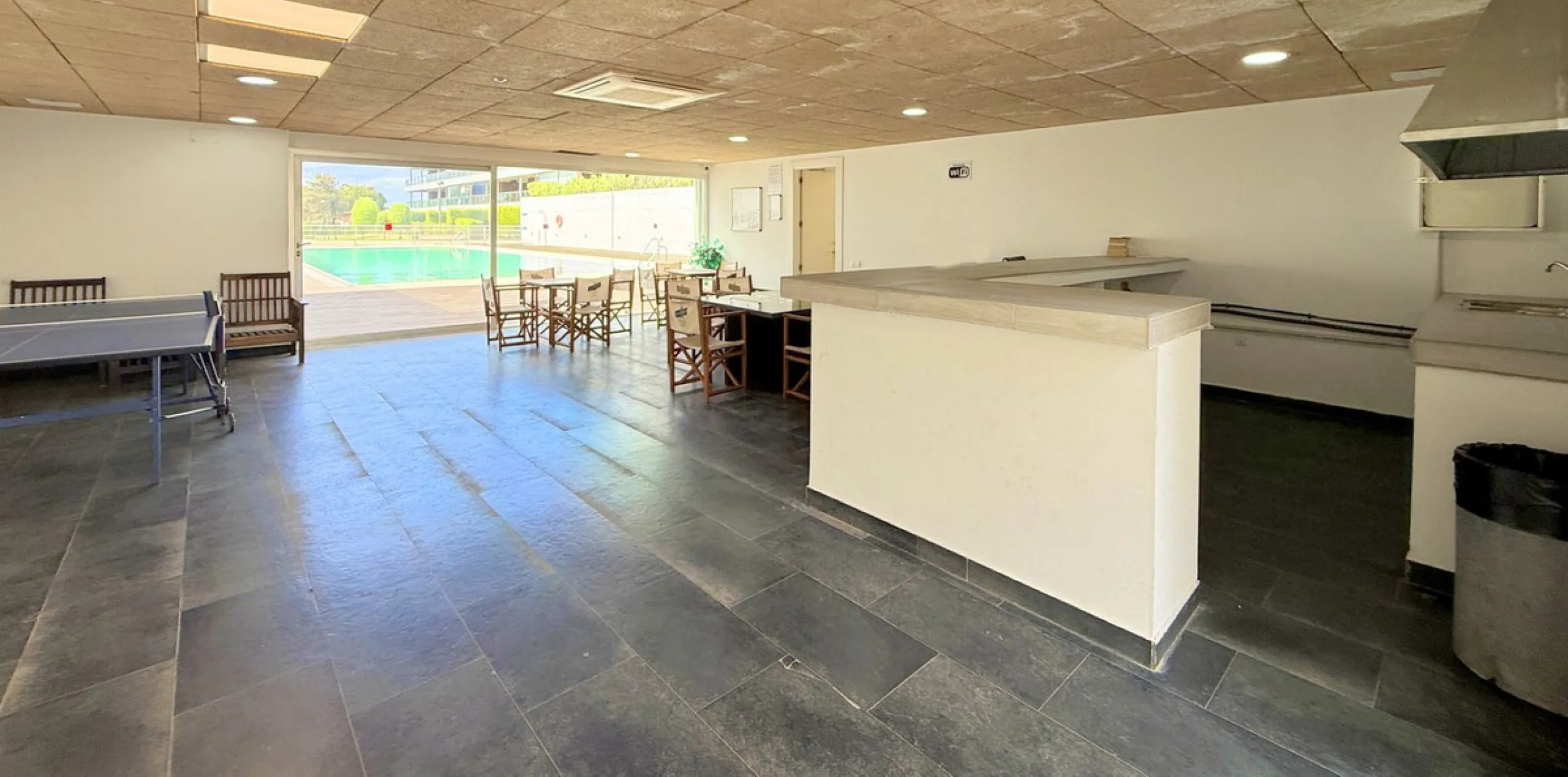 EXCLUSIVE LUXURY APARTMENT WITH LARGE TERRACE AND SEA VIEWS IN A PRIVATE RESIDENTIAL COMPLEX