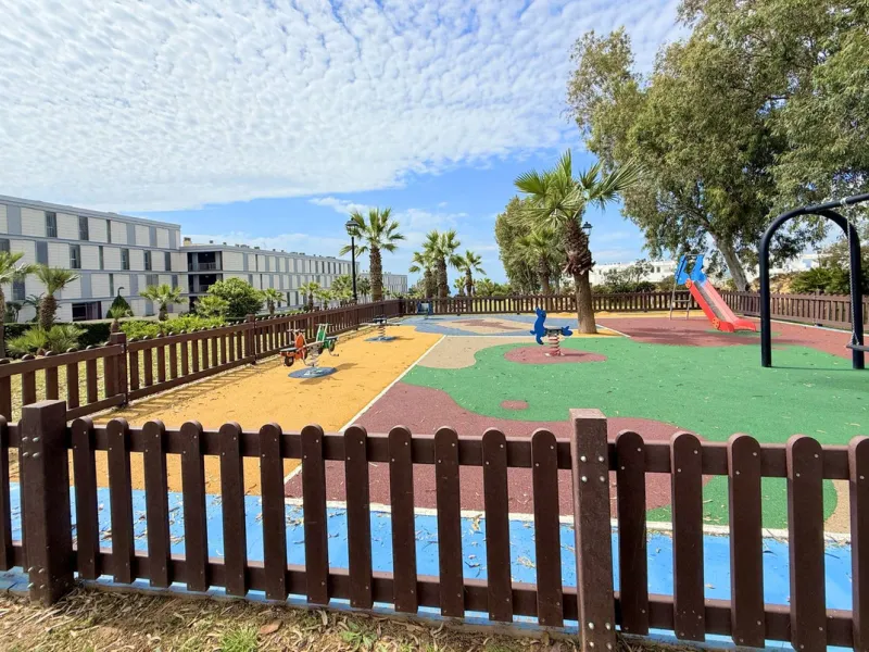 EXCLUSIVE LUXURY APARTMENT WITH LARGE TERRACE AND SEA VIEWS IN A PRIVATE RESIDENTIAL COMPLEX