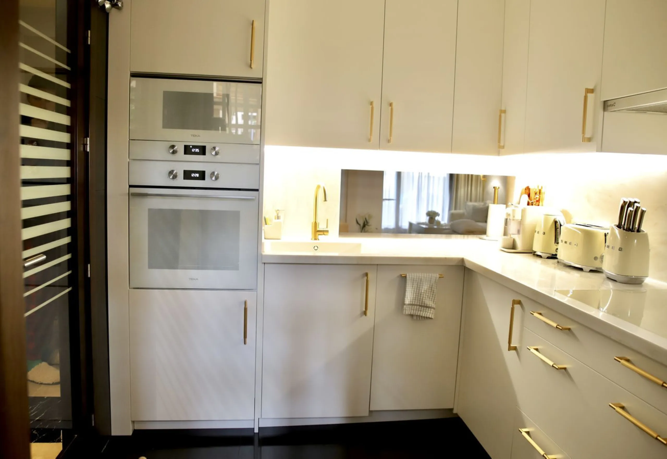 Ground floor apartment with terrace in Bahía de la Plata (Estepona) + garage and storage room.