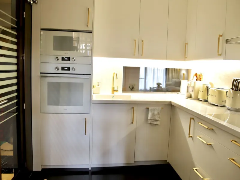 Ground floor apartment with terrace in Bahía de la Plata (Estepona) + garage and storage room.