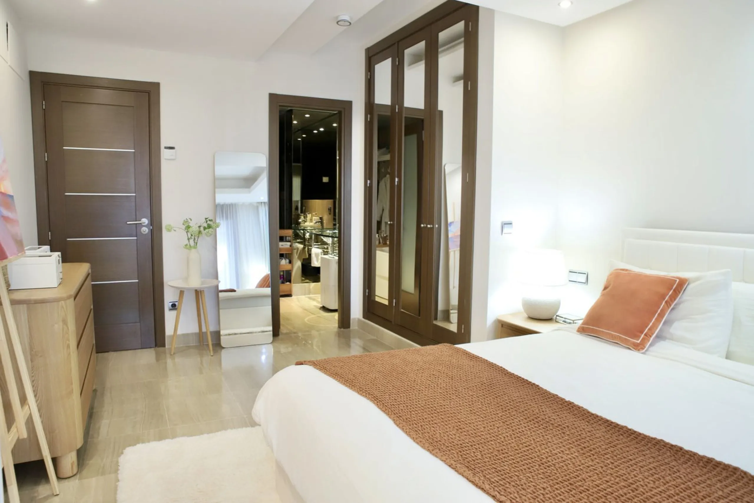 Ground floor apartment with terrace in Bahía de la Plata (Estepona) + garage and storage room.