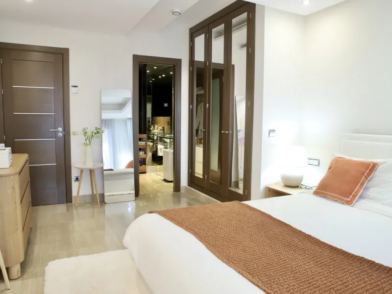 Ground floor apartment with terrace in Bahía de la Plata (Estepona) + garage and storage room.